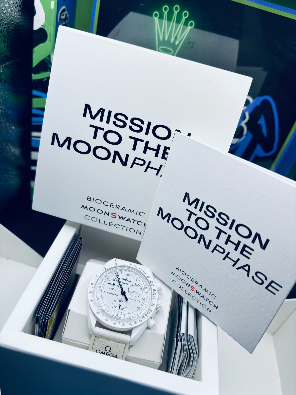 OMEGA X SWATCH “SNOOPY” 🐾🌍
MISSION TO THE MOON PHASE 🌒

Everything with it! Brilliant little collectors watch, receipt, box, watch, booklets, bag 💼

Pre owned, purchased may of this year 2026 ✅

£250 Ono

Doing £320-500 online everywhere now.