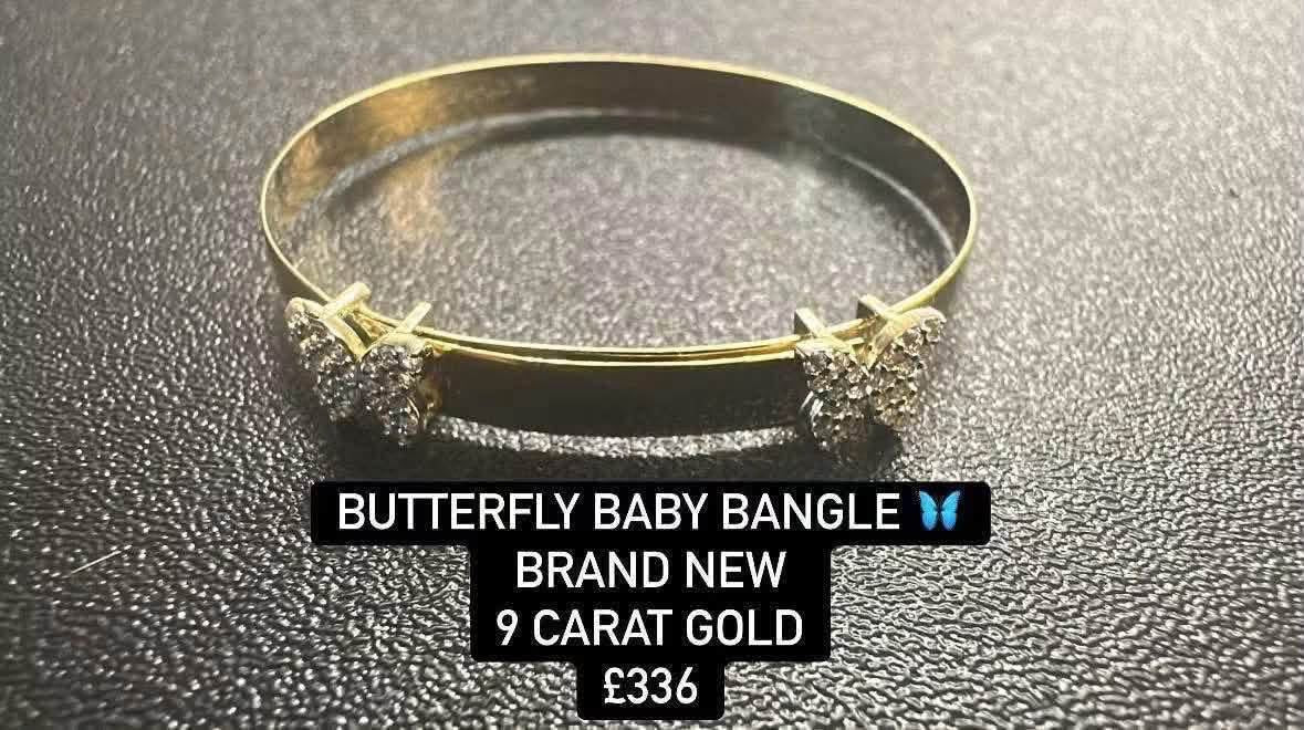 Gold bangle